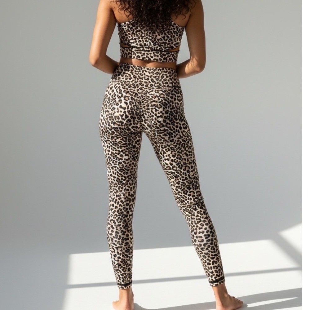 ZYIA Leopard Scrunch Booty Leggings Excellent Animal Print Yoga Gym Pants Size 2